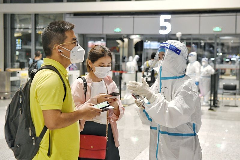 回家!首批660名滞留海口的游客8月12日凌晨离岛返程