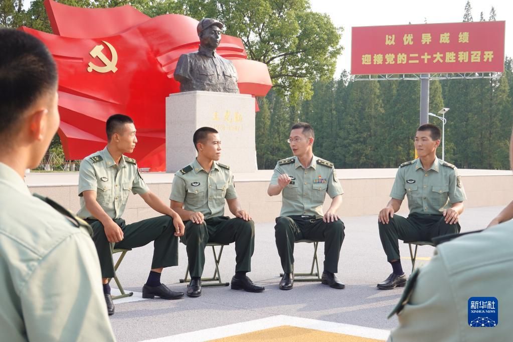 新时代聚力铸魂育人的“播火者”——记陆军工程大学“星火”理论宣讲服务政治教员群体