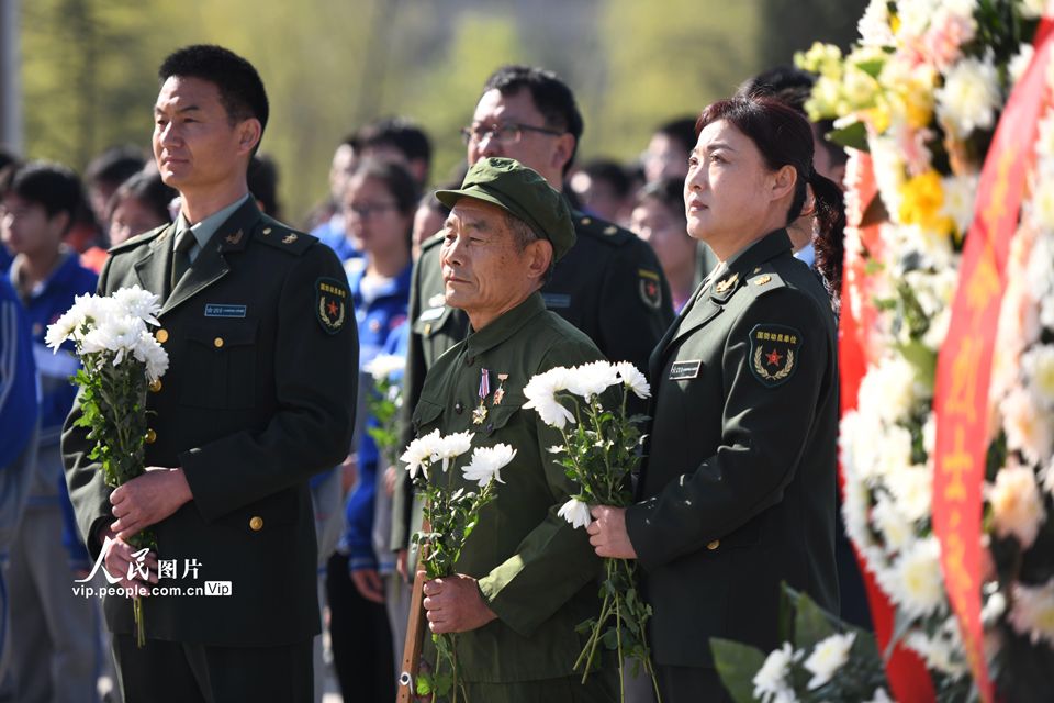 山东郯城：清明节前祭英烈