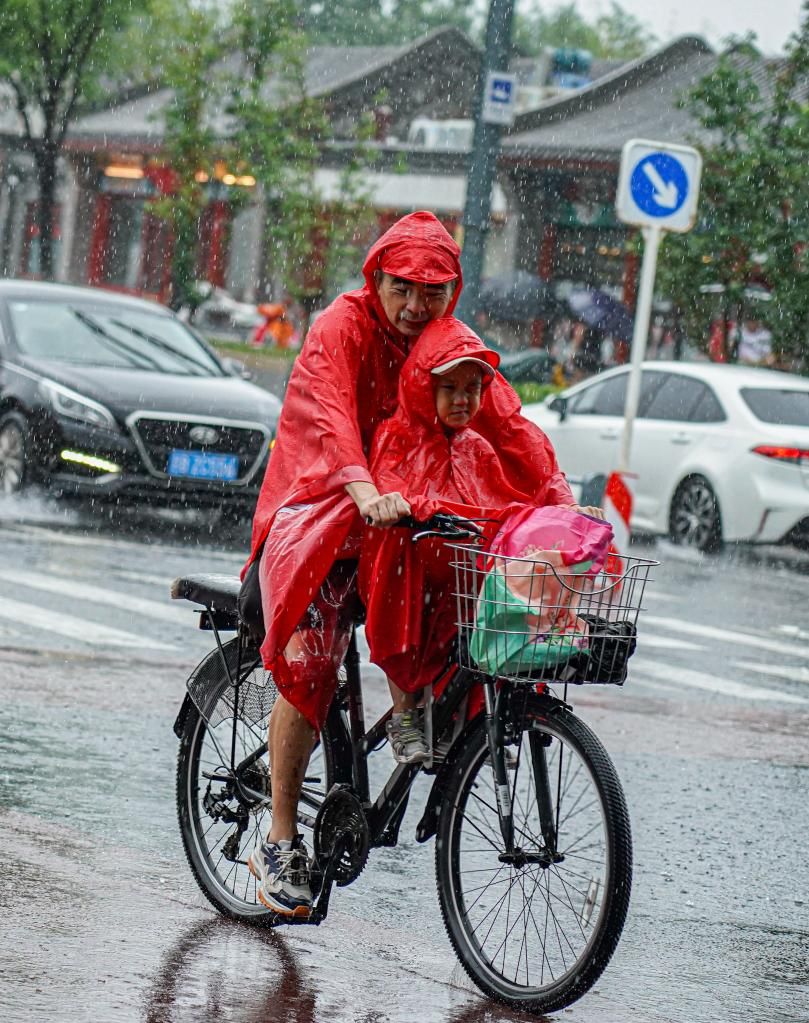 新华全媒+丨强降雨来袭！北京拉响“三预警” 全力保障安全度汛