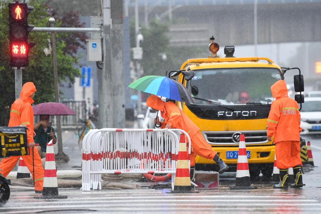 新华全媒+丨强降雨来袭！北京拉响“三预警” 全力保障安全度汛