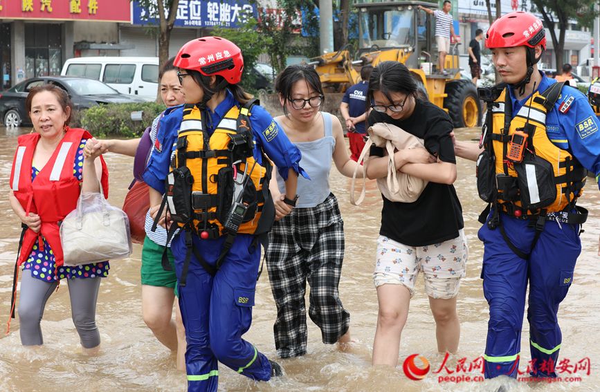 一线直击丨河北涿州：救援力量不断增强 群众陆续获救 水位下降明显