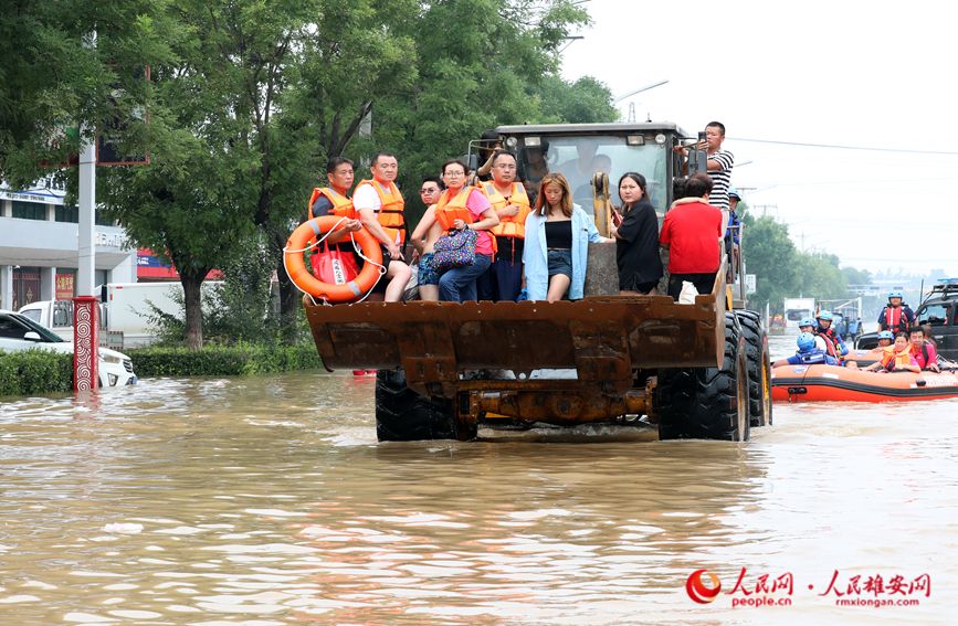 一线直击丨河北涿州：救援力量不断增强 群众陆续获救 水位下降明显