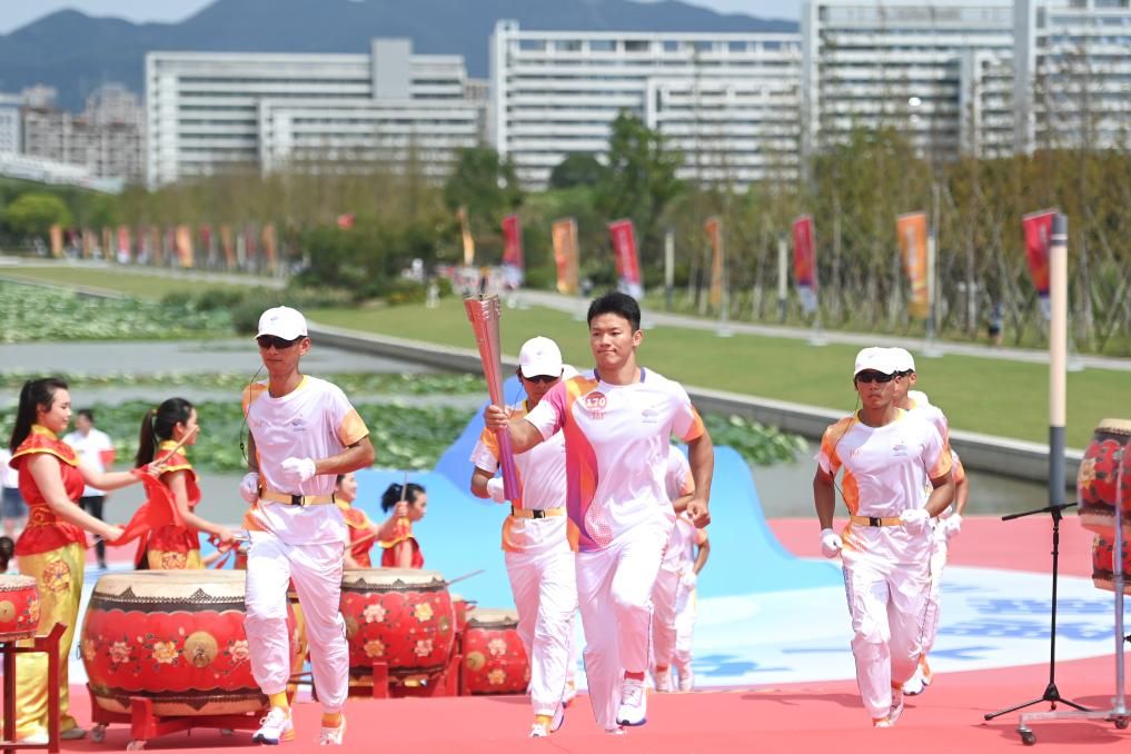 杭州亚运会｜“薪火”凝聚榜样力量——亚运火炬手速写