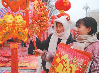 各地节日消费持续升温，生活商品供应充足、价格稳定 年货市场供需两旺（消费视窗）