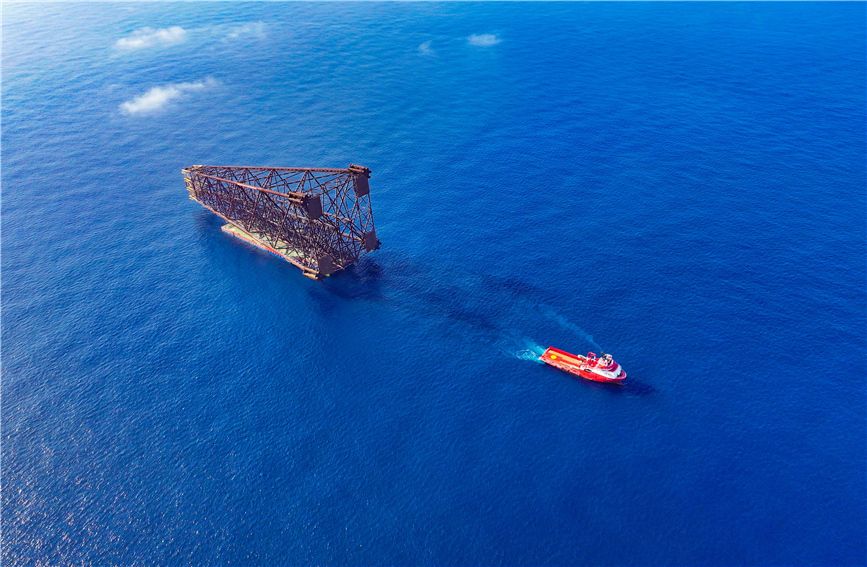 亚洲第一深水导管架“海基二号”海上安装就位