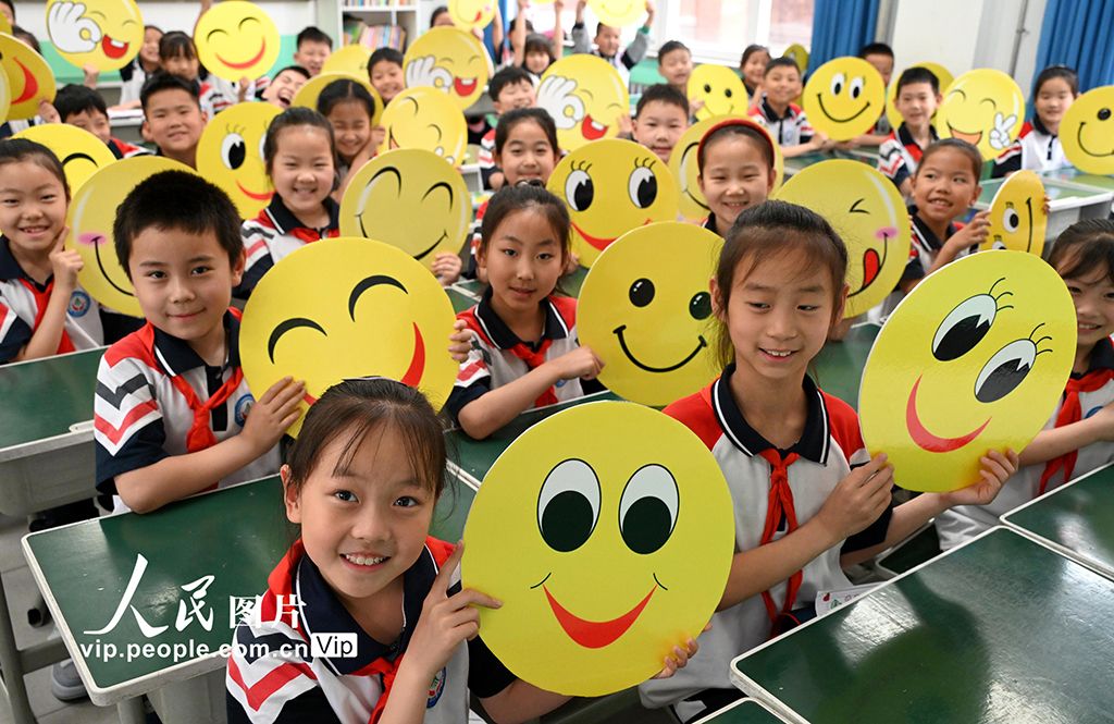 世界微笑日 共筑温暖世界