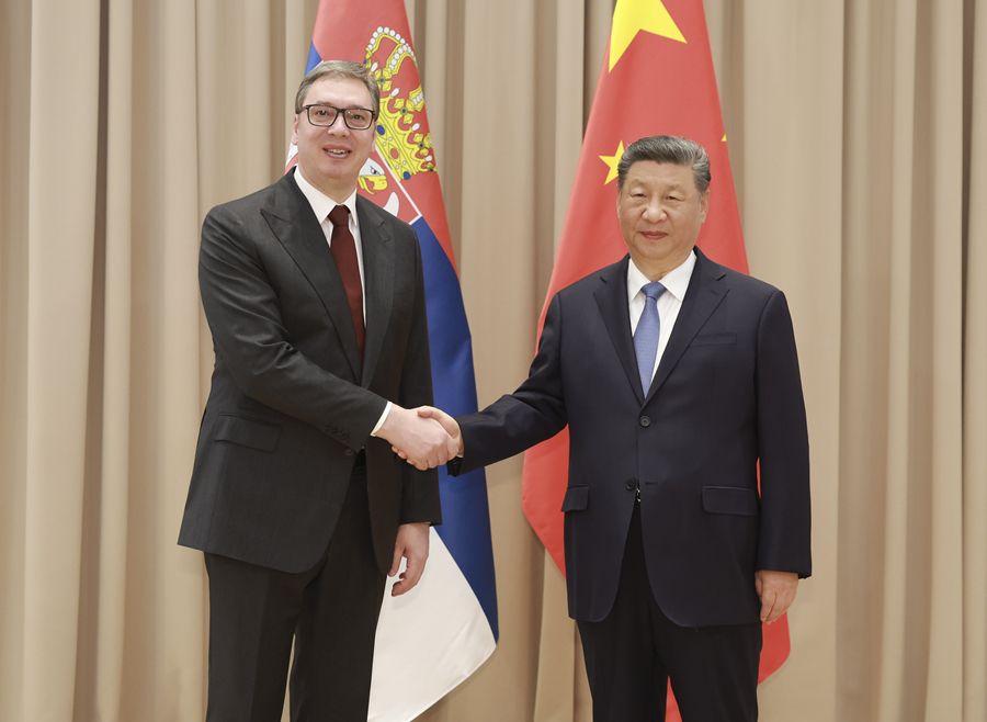 习近平会见塞尔维亚总统武契奇