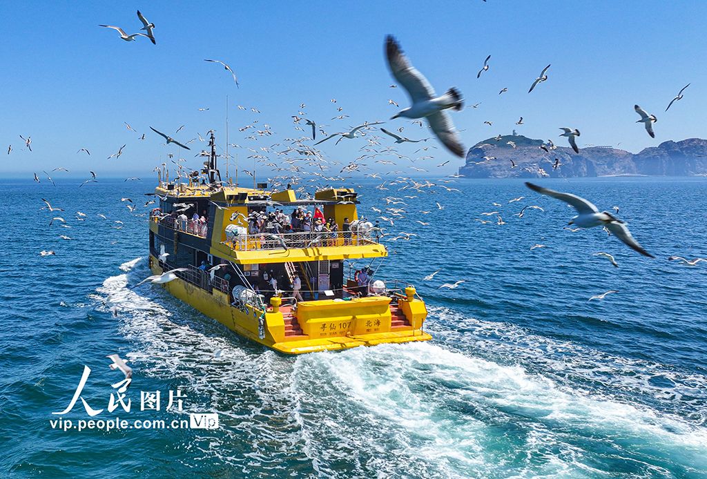 山东荣成迎来旅游热潮
