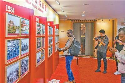 抗战胜利80周年纪念活动新闻中心举办首场记者招待会  26位外国国家元首和政府首脑将出席纪念活动