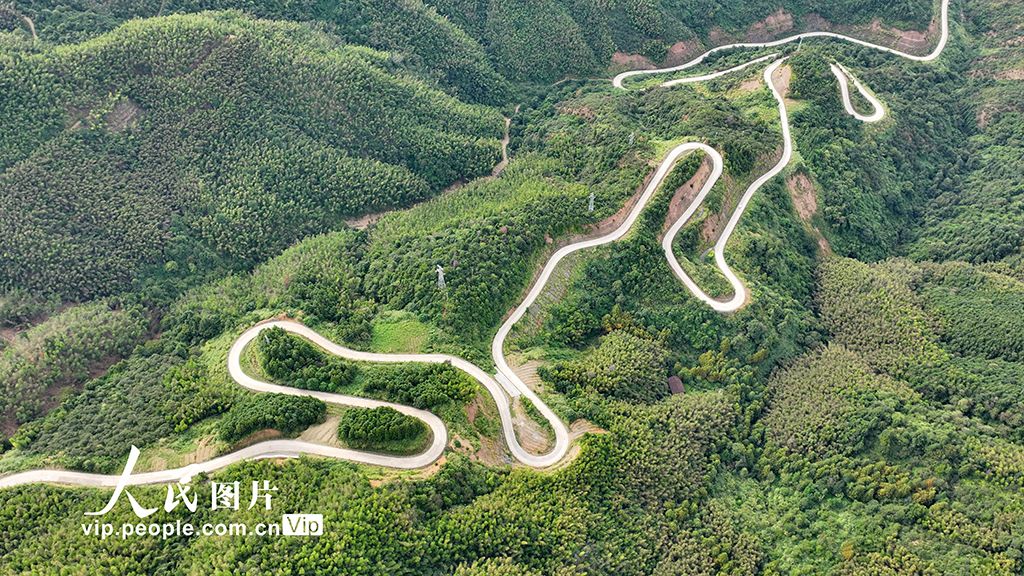 江西永丰：乡村公路促振兴