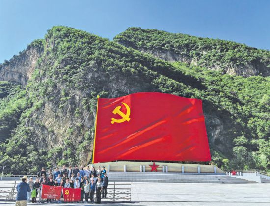 嘹亮歌声回荡平西深山