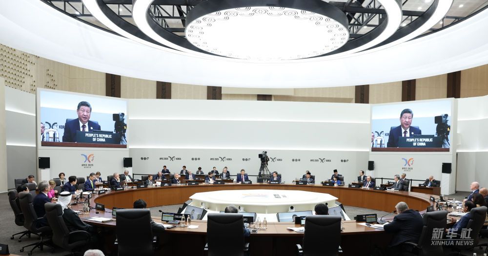 习近平出席亚太经合组织第三十二次领导人非正式会议并发表重要讲话