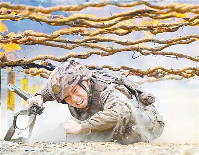 二〇二五，时光铭刻热血与荣耀（强军路上·年终特别策划）