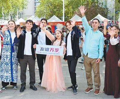 书写中国同世界各国彼此照亮、相互成就新篇章（大国外交·2025年度回眸）