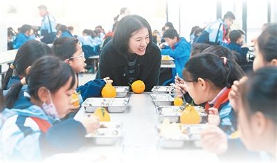 让干部有更多精力抓落实 让企业有更多时间谋发展（人民眼·整治形式主义为基层减负）