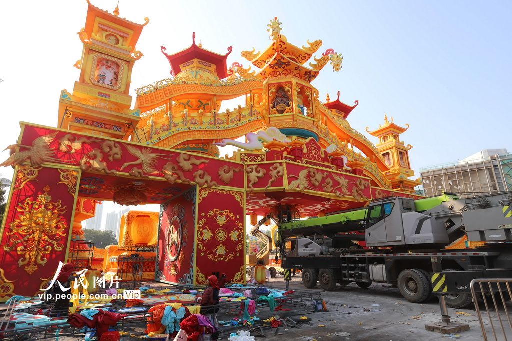 福建厦门：布置彩灯迎新春