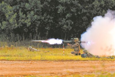 第75集团军某旅组织单兵火箭弹射击训练