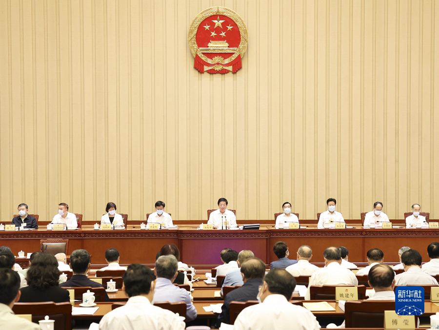 十三届全国人大常委会第三十六次会议在京举行 审议反电信网络诈骗法草案、农产品质量安全法修订草案等 栗战书主持并作关于检查环境保护法实施情况的报告