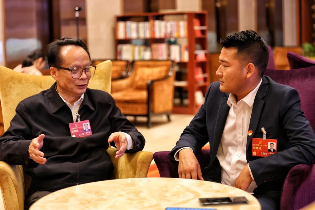 两会现场速递丨“想尽快把好消息告诉乡亲们！”——吉列子日代表的乡村振兴新收获