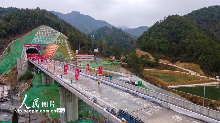 浙江浦江：杭温铁路二期建设快速推进【2】