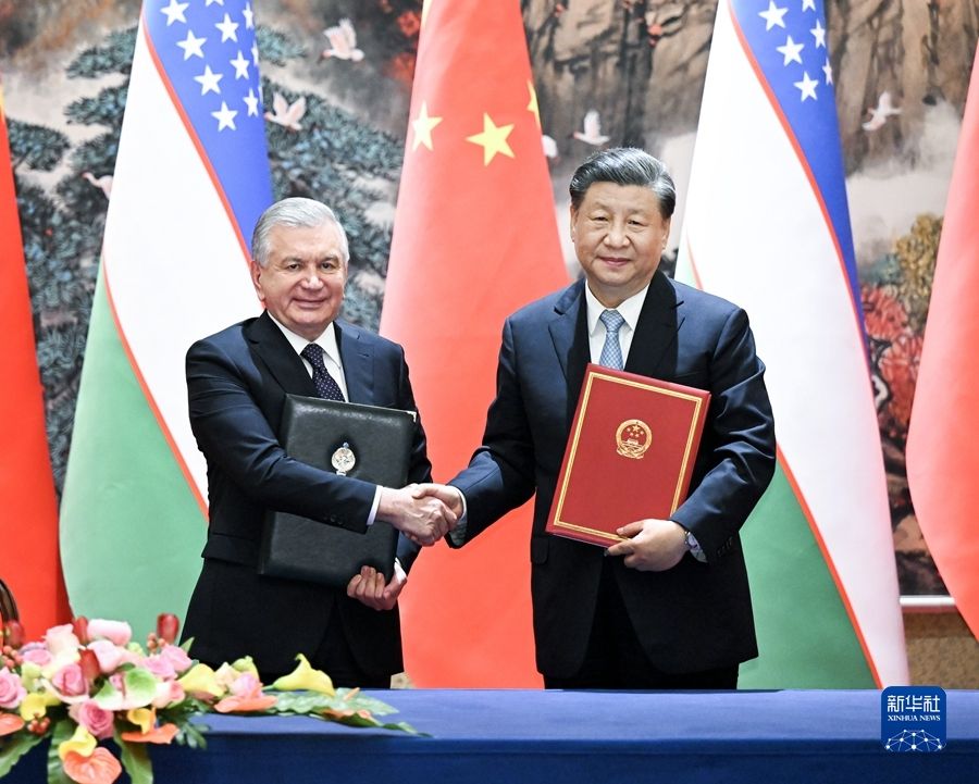 习近平同乌兹别克斯坦总统米尔济约耶夫会谈