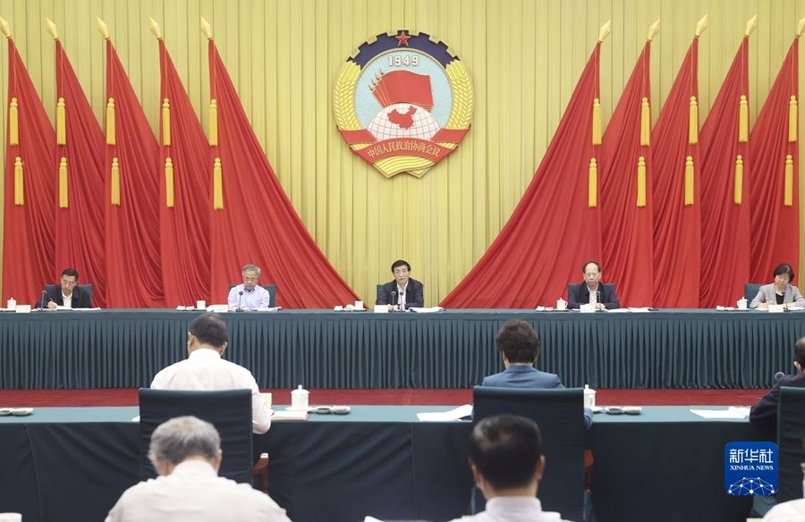 王沪宁主持召开全国政协主席会议
