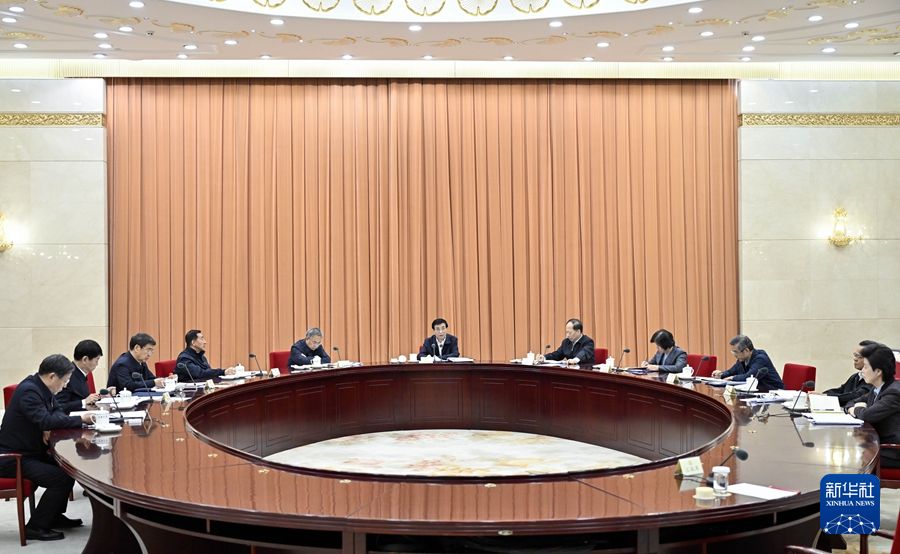 中共全国政协党组理论学习中心组举行2024年第一次集体学习 王沪宁主持并讲话