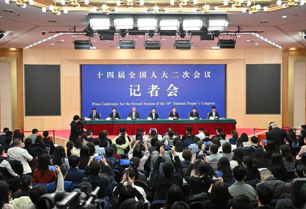 十四届全国人大二次会议举行经济主题记者会