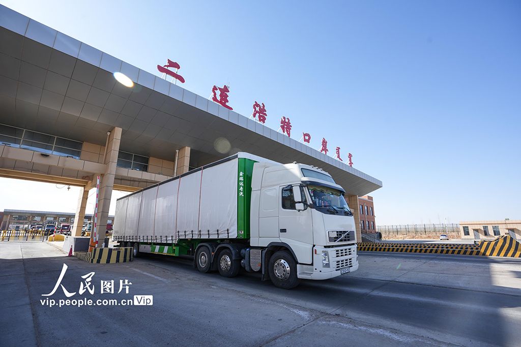 内蒙古二连浩特公路口岸4月1号起实施24小时货运通关