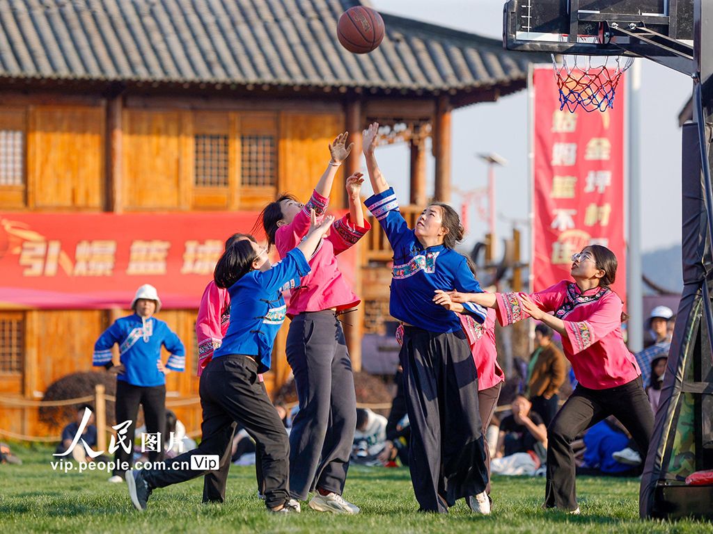 江西峡江：“姑妈篮球赛”精彩纷呈
