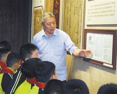 “努力把历史故事的史料补充完整”（守望·追寻红色记忆）