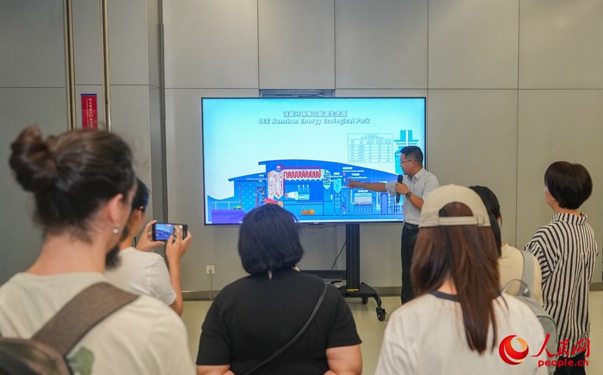 中外记者看深圳丨建一座垃圾厂，还一个生态园