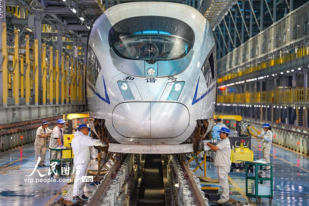 河南郑州：开展动车组秋季整修工作