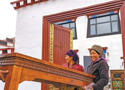 西藏定日受灾群众入住新居  “新家亮堂堂，心里暖洋洋”